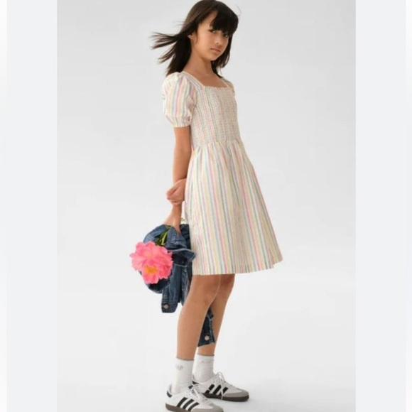 NWOT Gap Kids Smocked Puff sleeve dress - Picture 3 of 4